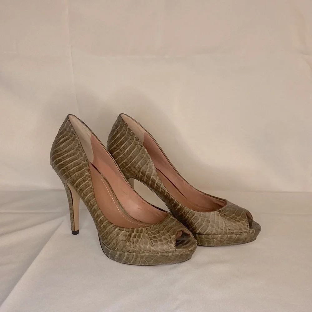 Vince Camuto Snake Skin heels - Picture 6 of 10